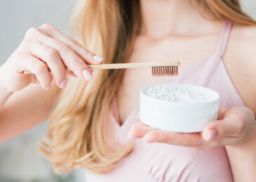 Why Your Teeth Will Benefit More from Using Organic Toothpowder