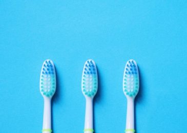 The Big Debate: Tooth powder versus Toothpaste